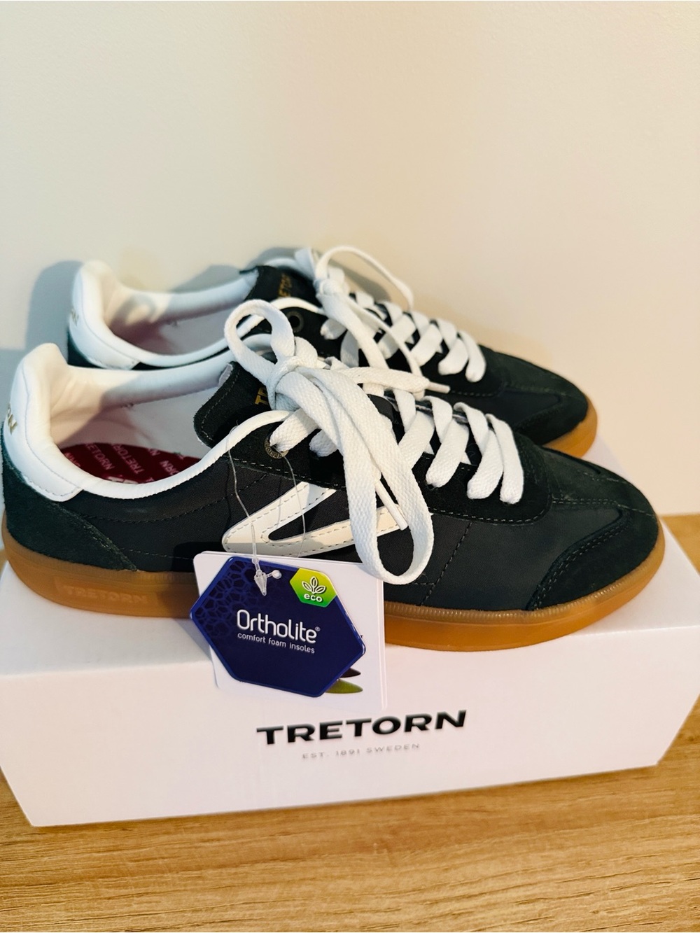 Tretorn Dark Green Skylar Low-Top Sneakers - Picture 5 of 11